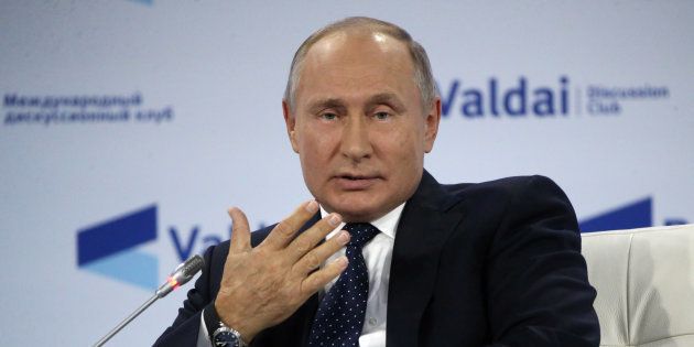 バルダイ会議で会見するロシアのウラジーミル・プーチン大統領 (Photo by Mikhail Svetlov/Getty Image