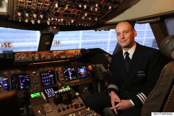 航空業界の慣習 ビジネスにも活かせる 29歳で夢を叶えたマークさんに聞く 旅客機パイロットの仕事 ハフポスト Life