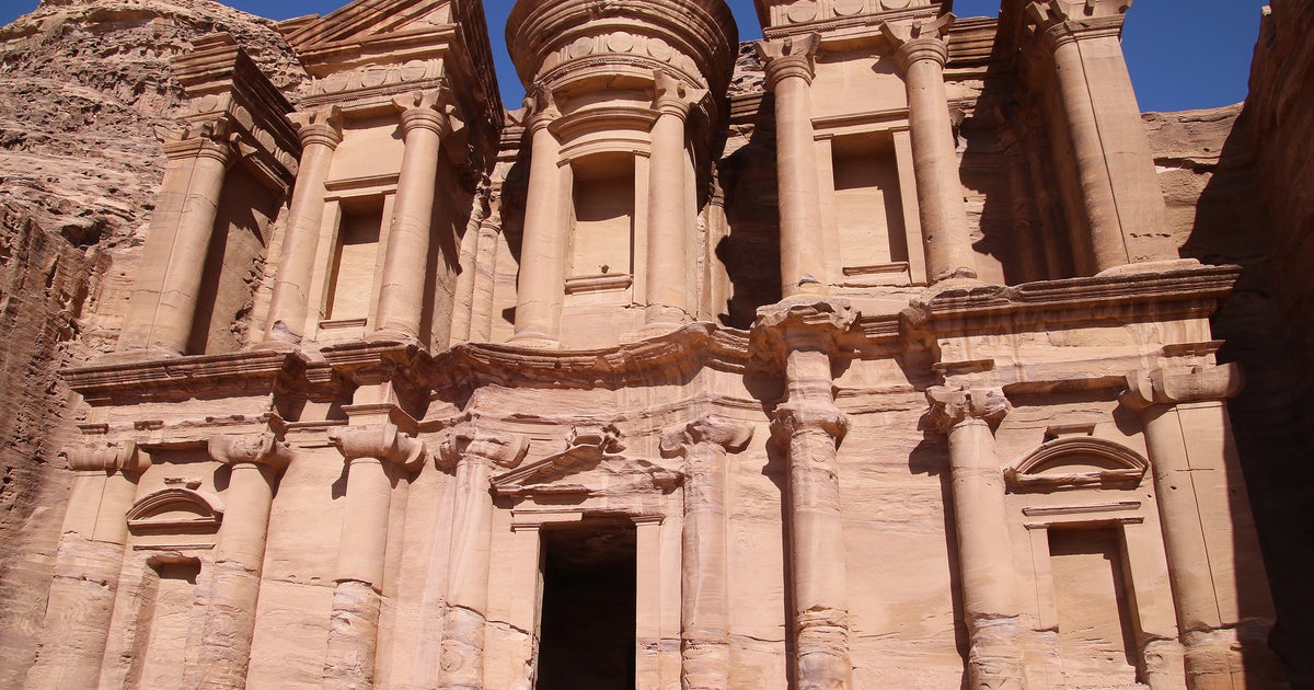 ペトラ遺跡 で突然の土石流と鉄砲水 日本人観光客約50人は無事 動画あり ハフポスト