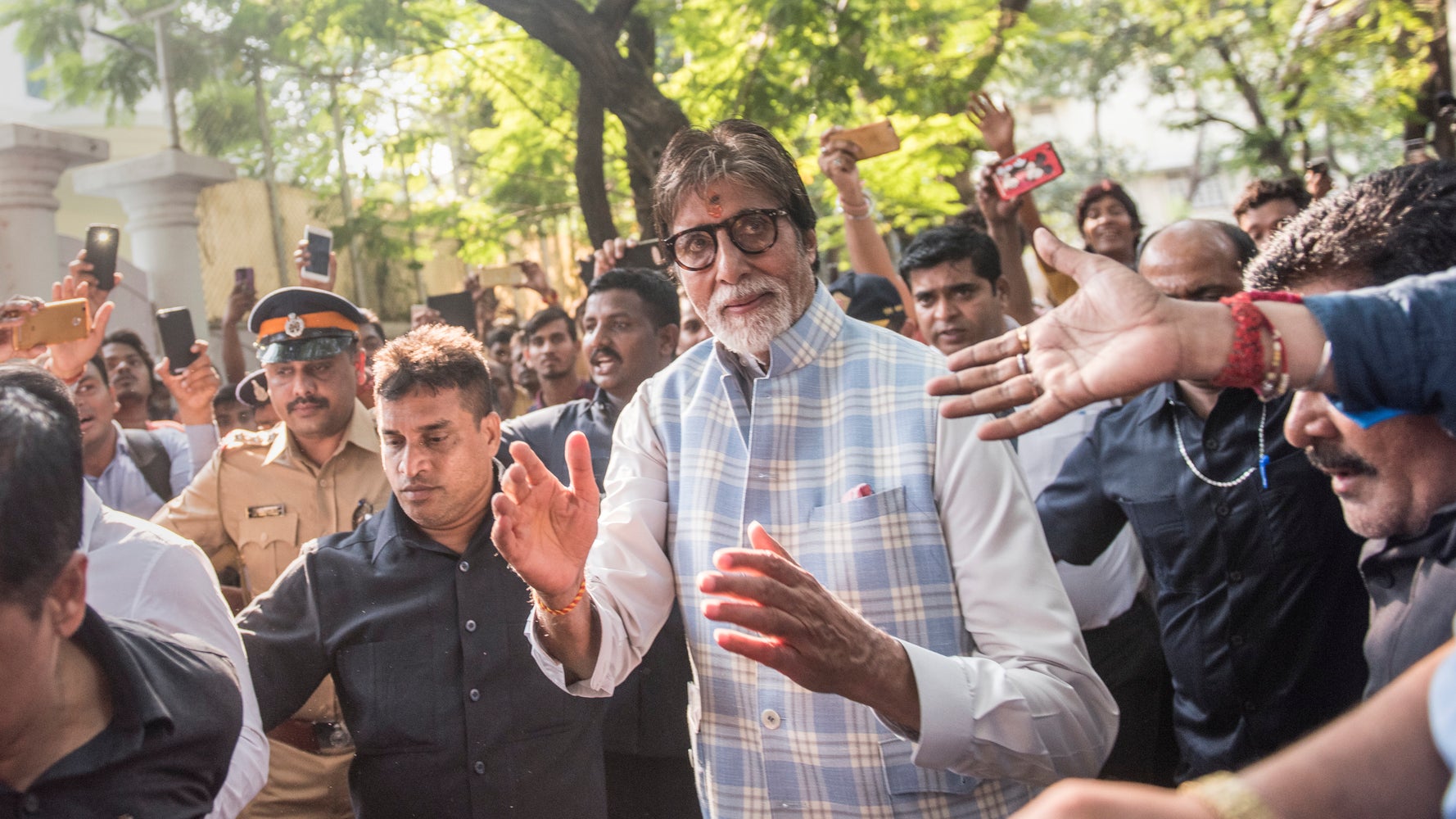 インドの大映画スター 農家の借金 1398人分 を代わりに返済 その背景とは ハフポスト インドの大映画スター 農家の借金 1398人分 を代わりに返済 その背景とは ハフポスト