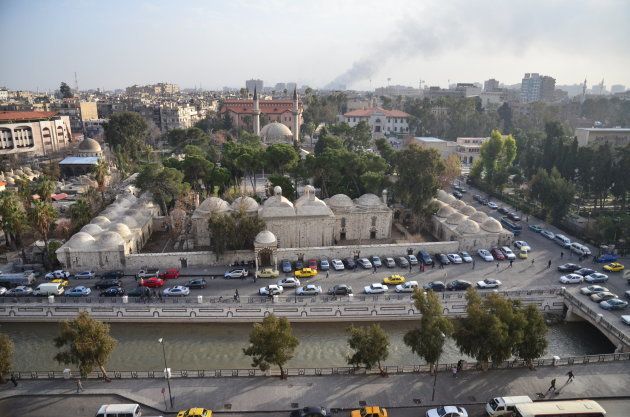 ダマスカスの中心部。数キロ先には空爆の黒煙が上がっていた＝2013年1月