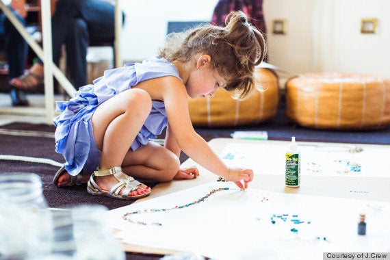4歳の女の子が J Crew の春コレクションをデザインしている姿がかわいすぎる 画像 ハフポスト Life 4歳の女の子が J Crew の春コレクションをデザインしている姿がかわいすぎる 画像 ハフポスト Life