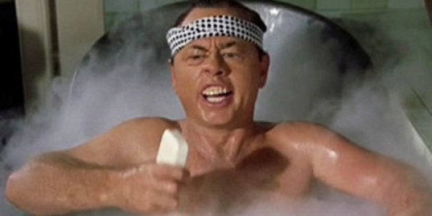 アジア人キャラクターのミスターユニヨシを演じるミッキー ルーニー