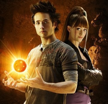 鳥山明の漫画作品『ドラゴンボール』の実写版。孫悟空とブルマを演じるジャスティン チャットウィンとエミリー ロッサム