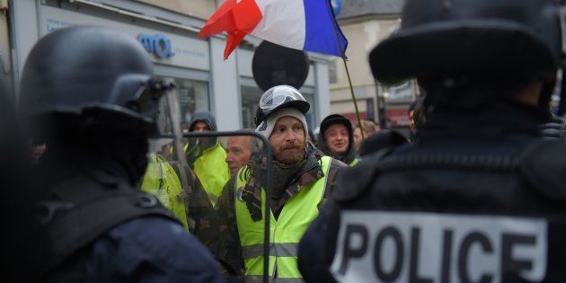 フランスのgilets Jaunes 黄色い蛍光ベスト 運動を読み解く ハフポスト