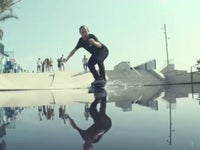 宙に浮かぶ ホバーボード が誕生した 水の上だって走れるんだ 動画 ハフポスト Life