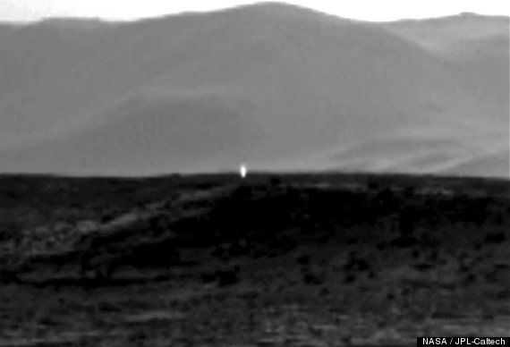 火星にUFOが？　探査車「キュリオシティ」の最新画像で再び論争に火