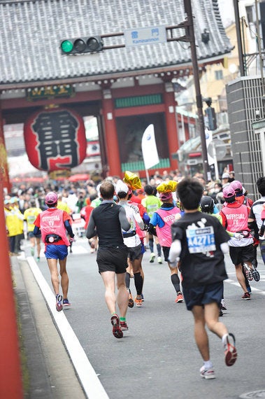 東京マラソン15 縮小化するも おもしろコスプレランナー健在 ハフポスト