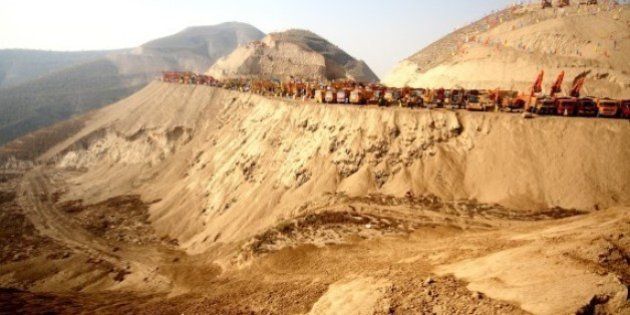 「700の山を削って平地に」中国史上最大の山地開発計画に科学者が警鐘