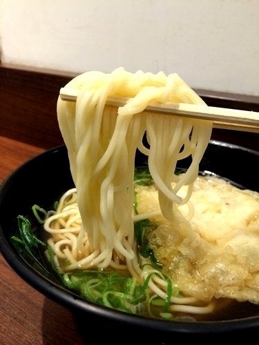 麺とスープがミスマッチ Jr姫路駅の 日本一の立ち食いそば はこんな味です ハフポスト Life