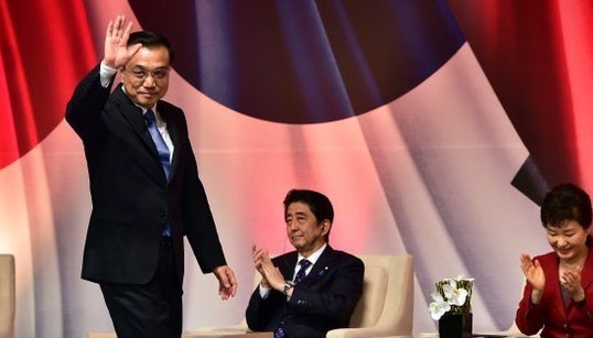 日中韓首脳会談、安倍首相の表情をとらえた一枚【画像】