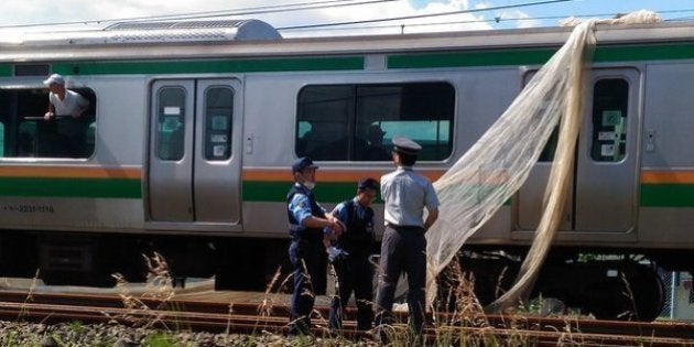 Jr東海道線に網のようなものが引っかかる珍現象 約2時間運転見合わせ ハフポスト