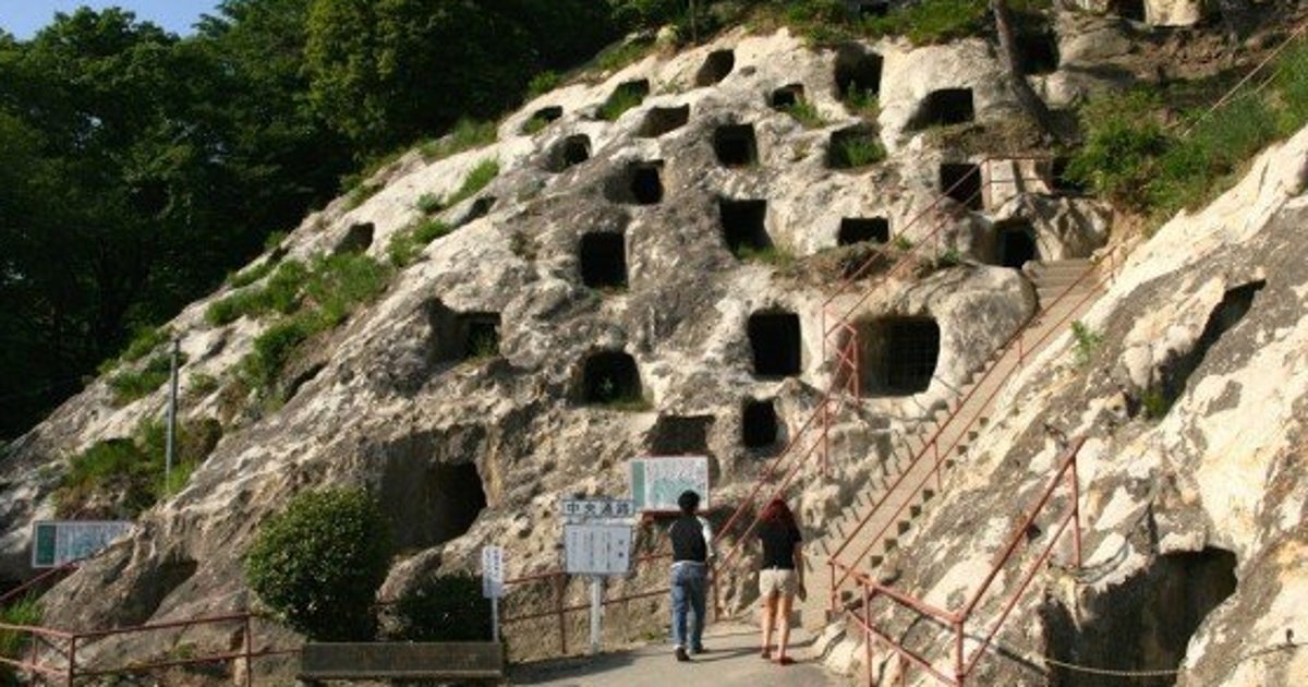 「埼玉のカッパドキア」吉見百穴が穴だらけですごい【画像集】 ハフポスト NEWS