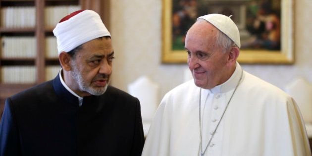 Sheik Ahmed el-Tayyib, Grand Imam of Al-Azhar Mosque, talks with Pope Francis during a private audience in the Apostolic Palace, at the Vatican, Monday, May 23, 2016. (Max Rossi/Pool photo via AP)