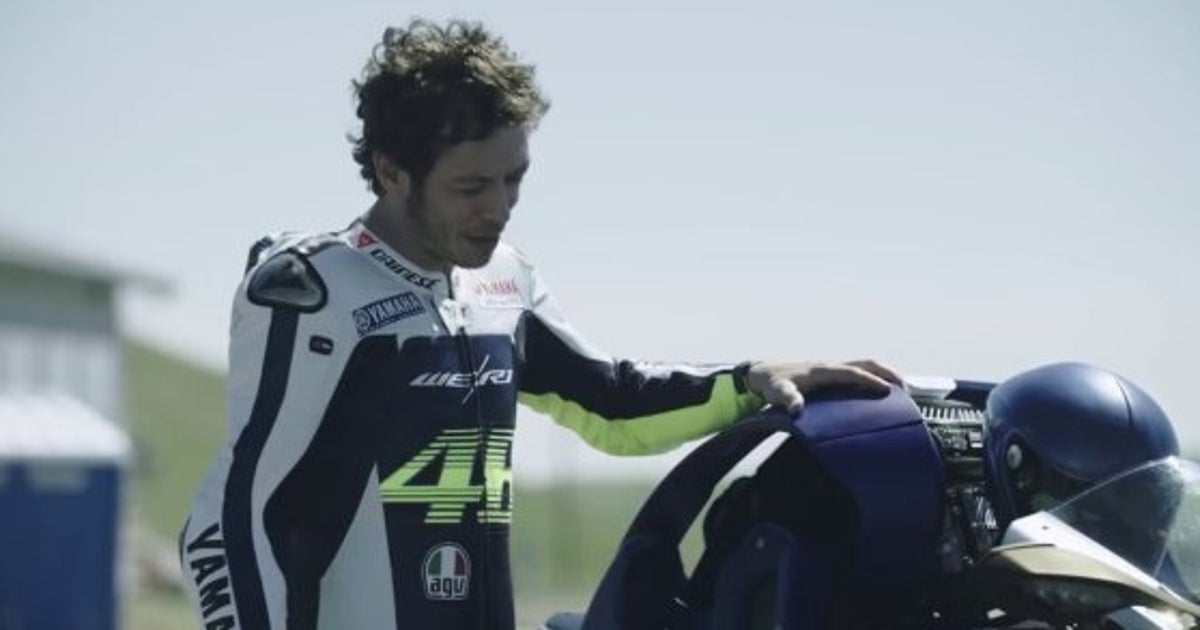 目標は ロッシ超え ヤマハのライダーロボ Motobot がバレンティーノ ロッシ本人とご対面 ハフポスト 目標は ロッシ超え ヤマハのライダーロボ Motobot がバレンティーノ ロッシ本人とご対面 ハフポスト