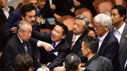 強行採決した安保法の議事録、1カ月後に加筆 。「事実ねじ曲げ」