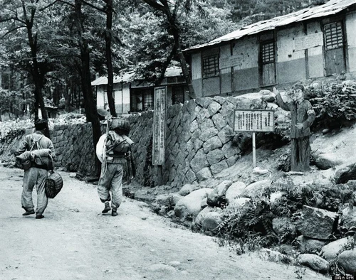 北朝鮮の1950年代の様子をとらえた貴重なモノクロ写真【画像
