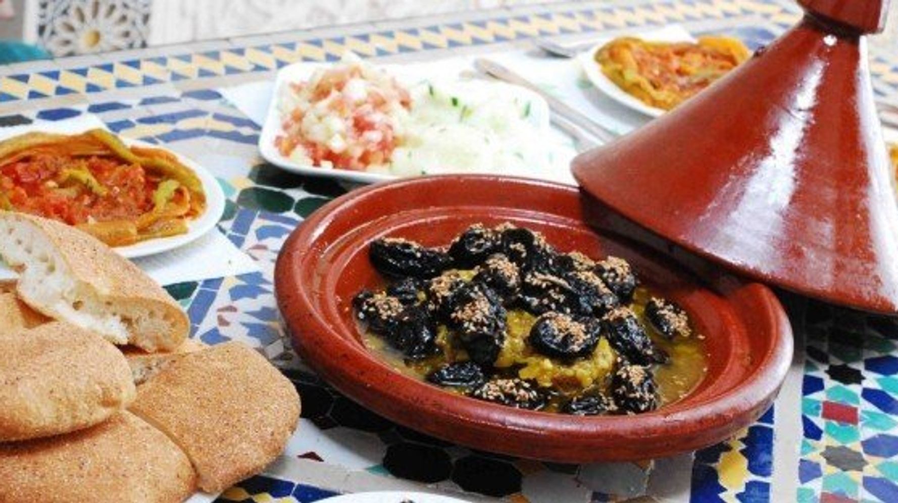 モロッコ料理と言えば タジン鍋 世界の食卓を旅する動画 Vol 1 モロッコ編 ハフポスト Life