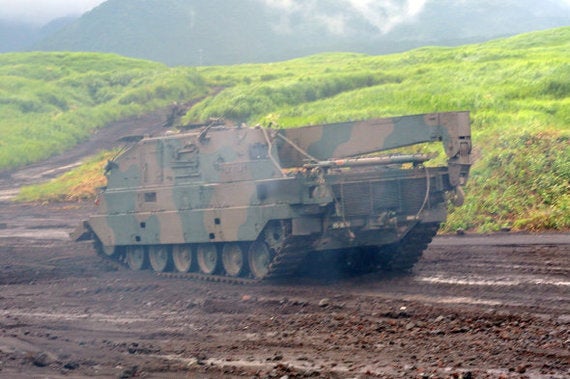 戦車に特徴的な あれ が外れるアクシデント 動画 ハフポスト