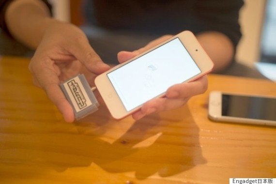 ピコカセット スマホに差し込むとファミコンゲームが遊べるアイテムが登場 ハフポスト ピコカセット スマホに差し込むとファミコンゲームが遊べるアイテムが登場 ハフポスト