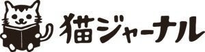 キャットタワー機能付き本棚、本を取る手が猫に伸びそう