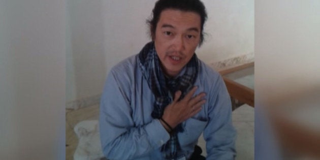 ALEPPO, SYRIA - JANUARY 29 : A frame grab taken from a footage on October 24, 2014, shows Japanese journalist Kenji Goto Jogo, one of two Japanese hostages captured by Islamic State of Iraq and Levant (ISIL), gives an interview in northern Mari district of Aleppo, Syria. (Photo by Huseyin Nasir / Anadolu Agency /Getty Images)