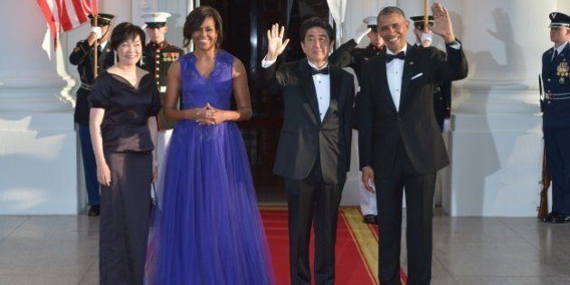 US President Barack Obama (R) and First Lady Michelle Obama (2nd-L) greet Japan's Prime Minister Shinzo Abe (2nd-R) and his wife Akie Abe (L) upon arrival at the North Portico of the White House on April 28, 2015 in Washington, DC. AFP PHOTO / MANDEL NGAN (Photo credit should read MANDEL NGAN/AFP/Getty Images)