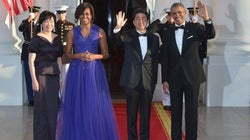 晩餐会で安倍首相をもてなした、ミシェル夫人の「ドレス」と執事長の「桜の花」