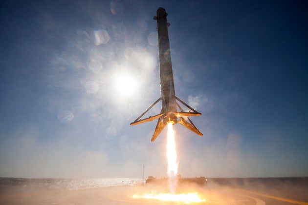 ロケット着地の瞬間を 至近距離で 体感 する Spacexが公開したvr動画がこれだ ハフポスト ロケット着地の瞬間を 至近距離で 体感 する Spacexが公開したvr動画がこれだ ハフポスト