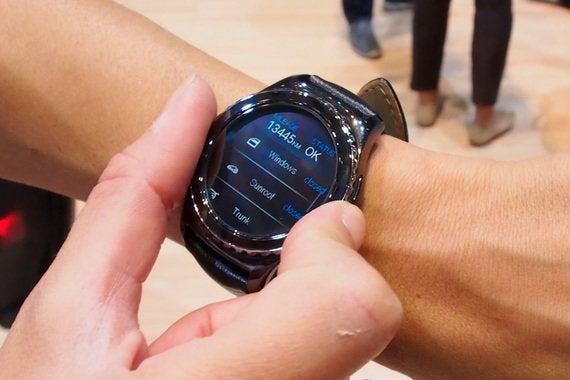 スマートウォッチはsim内蔵が便利 この秋登場の2製品が悩ましい ハフポスト