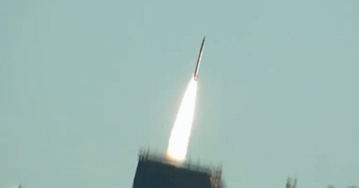 電柱ロケット」打ち上げ失敗 2段目に点火せず飛行中断【UPDATE
