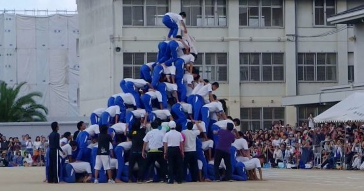 10段の人間ピラミッドが崩壊 6人重軽傷 尾木ママ 大人の安全意識が低すぎる 動画 ハフポスト