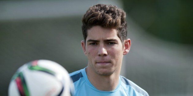 France U17 goalkeeper Luca Zidane practices during a training session the city of Burgas on May 21, 2015, on the eve of the European Under 17 Championship Final against Germany. AFP PHOTO / STR (Photo credit should read STR/AFP/Getty Images)