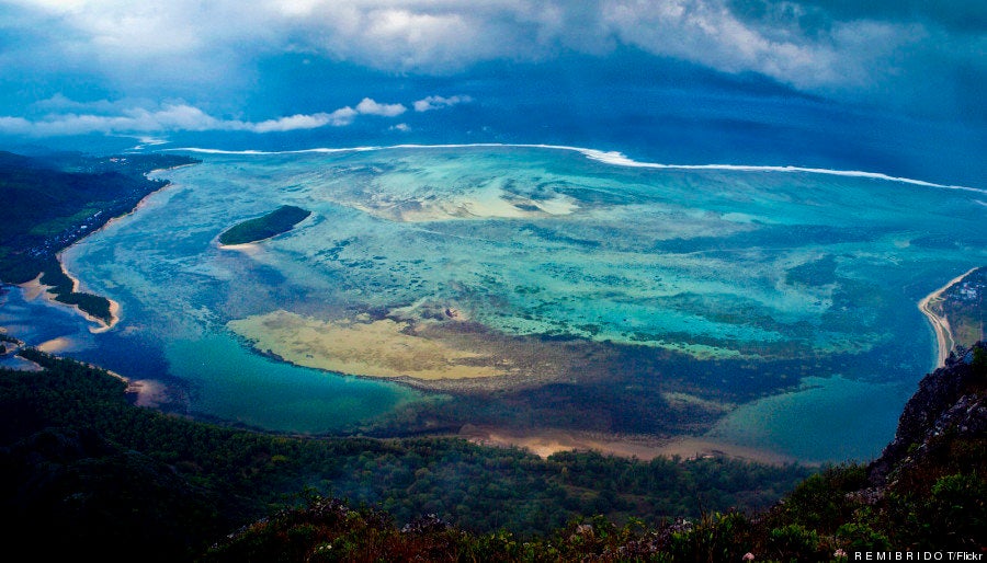 海に滝 モーリシャスの幻想的な風景 画像 ハフポスト Life