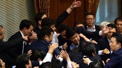 安保法成立、「国民はやがて忘れる」永田町伝説が崩れ去る日を