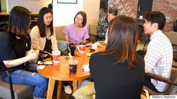 座談会で活発な意見交換をする日韓学生