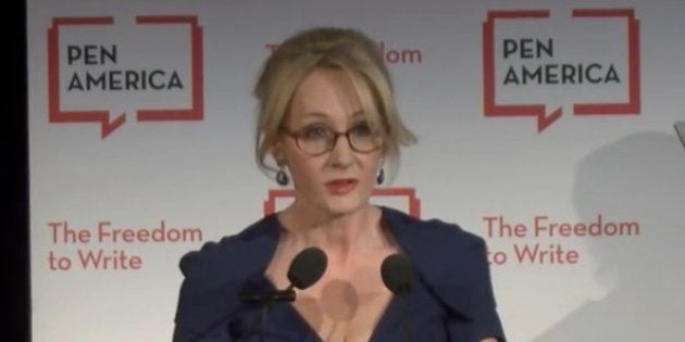 トランプ氏はイギリスで攻撃的な発言をしてもいい J K ローリング氏 発言の真意は ハフポスト トランプ氏はイギリスで攻撃的な発言をしてもいい J K ローリング氏 発言の真意は ハフポスト