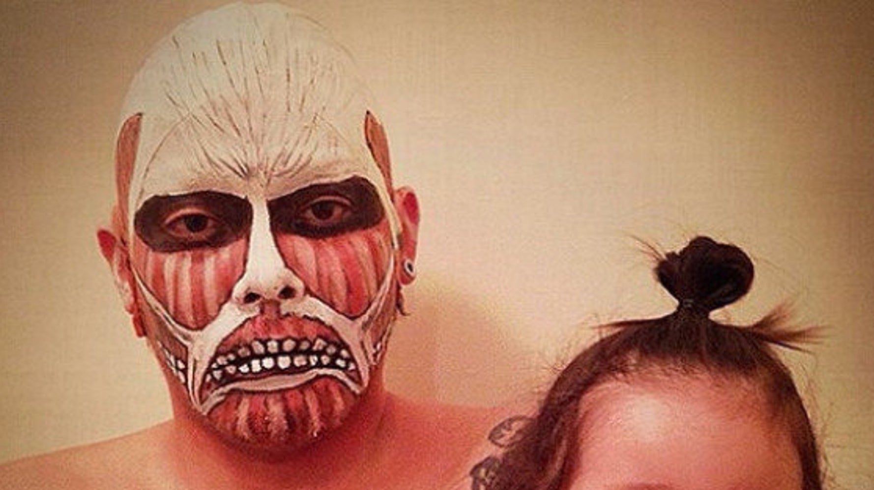 進撃の巨人 から なぎら健壱 まで お風呂でコスプレするパパに息子ニッコリ 画像 ハフポスト Life 進撃の巨人 から なぎら健壱 まで お風呂でコスプレするパパに息子ニッコリ 画像 ハフポスト Life