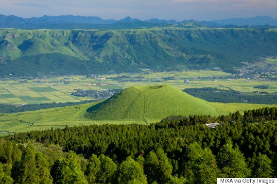 阿蘇山の 米塚 に亀裂 お椀を逆さにしたようなミニ火山 熊本地震 ハフポスト News