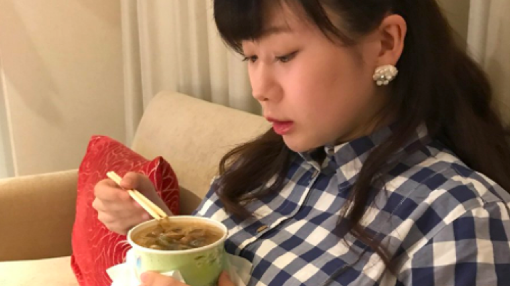 福原愛さん 妊娠中の写真を公開 お腹をテーブル代わりにしてる ハフポスト 福原愛さん 妊娠中の写真を公開 お腹をテーブル代わりにしてる ハフポスト