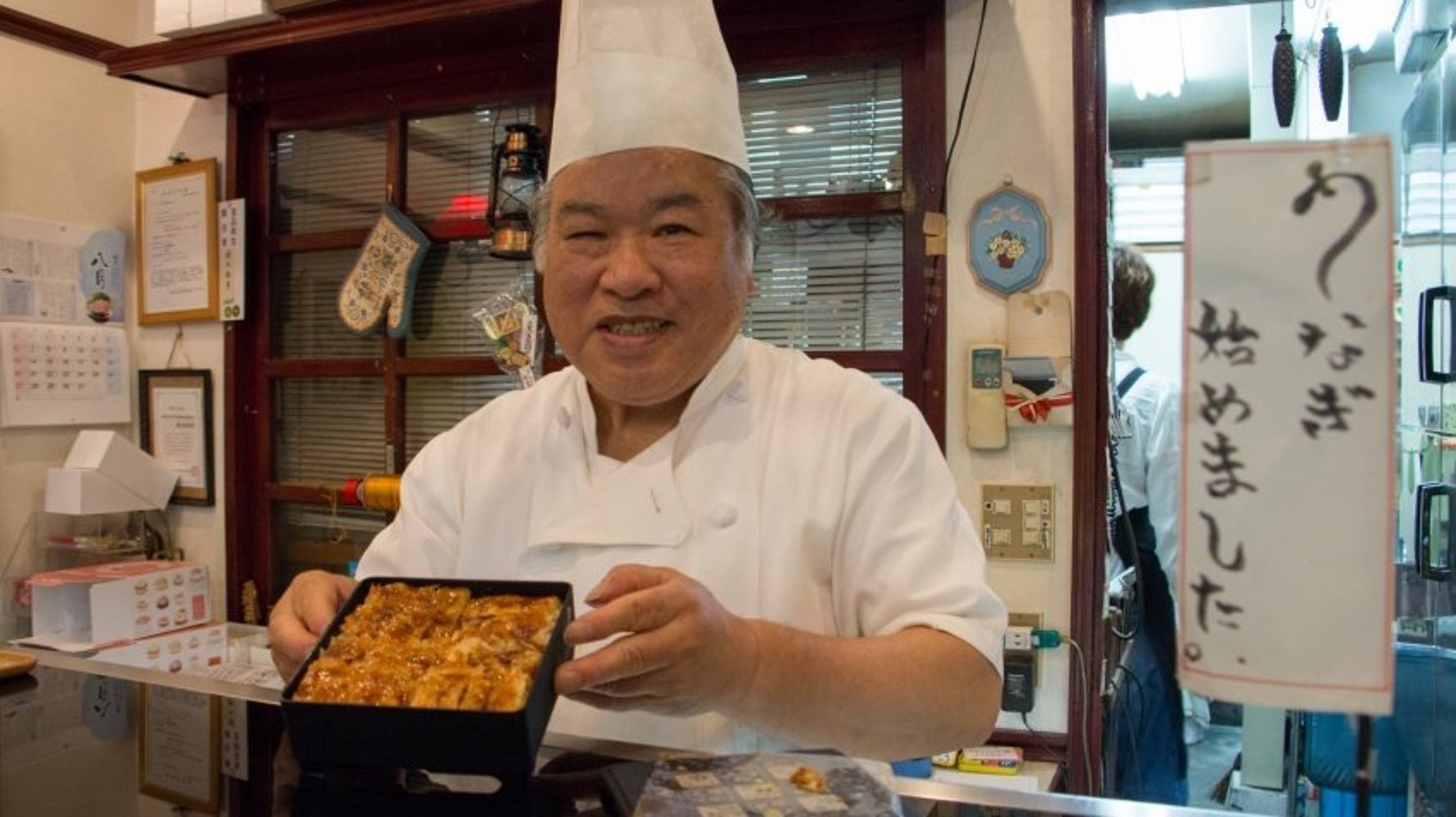 ケーキ屋なのに うなぎ始めました という看板 珍光景と思いきや かつてはごく普通だった ハフポスト Life