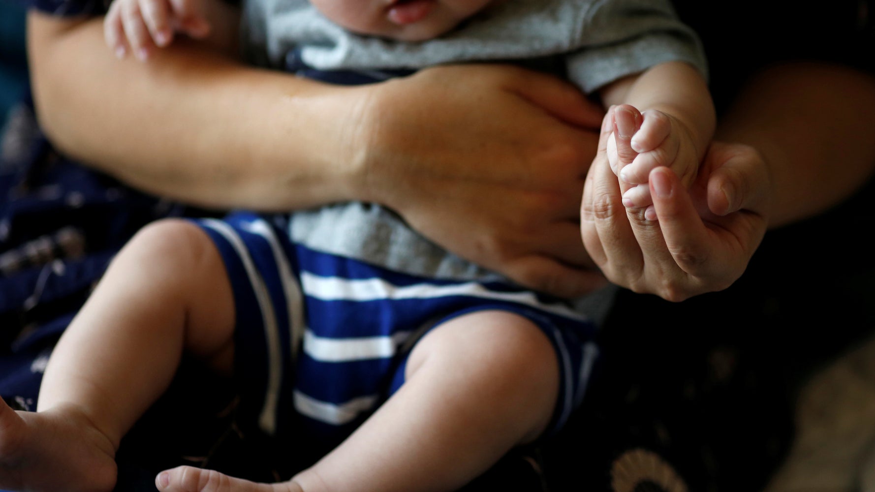 自分で産んでいない子供の 親 になる 里親や特別養子縁組の要件とは ハフポスト Life