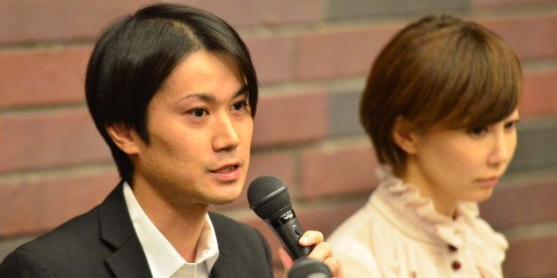 判決を受けて記者の取材に応じる増田太輝被告（左）＝9月27日、大阪弁護士会館