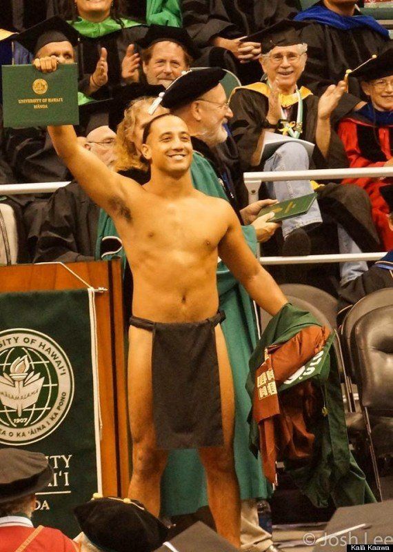 門出の時 一人の卒業生が裸になった すべては ネイティブ ハワイアンの誇りのため 画像 ハフポスト