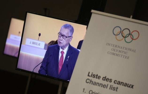 リオデジャネイロ五輪のプレスルームのテレビモニターに映し出された、国際オリンピック委員会の総会でプレゼンテーションする2020年東京五輪・パラリンピック組織委員会の森喜朗会長＝2016年8月3日、ブラジル・リオデジャネイロ 