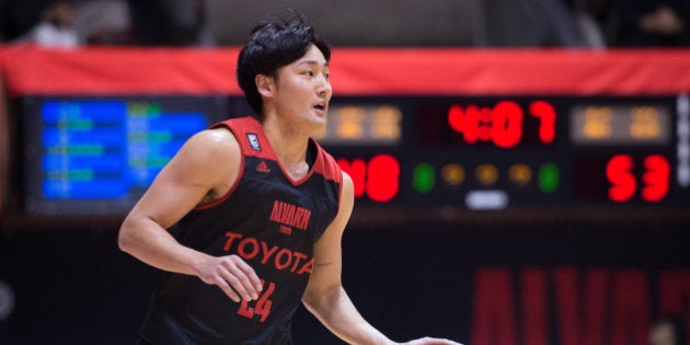 TOKYO, JAPAN - JANUARY 02: Daiki Tanaka #24 of the Alvark Tokyo dribbles the ball during the B. League game between Alvark Tokyo and Niigata Albirex BB at Yoyogi National Gymnasium on January 2, 2017 in Tokyo, Japan. (Photo by Takashi Aoyama/Getty Images)