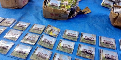 AKB48のCD585枚、不法投棄か 「処分に困って山に捨てた」 | ハフポスト