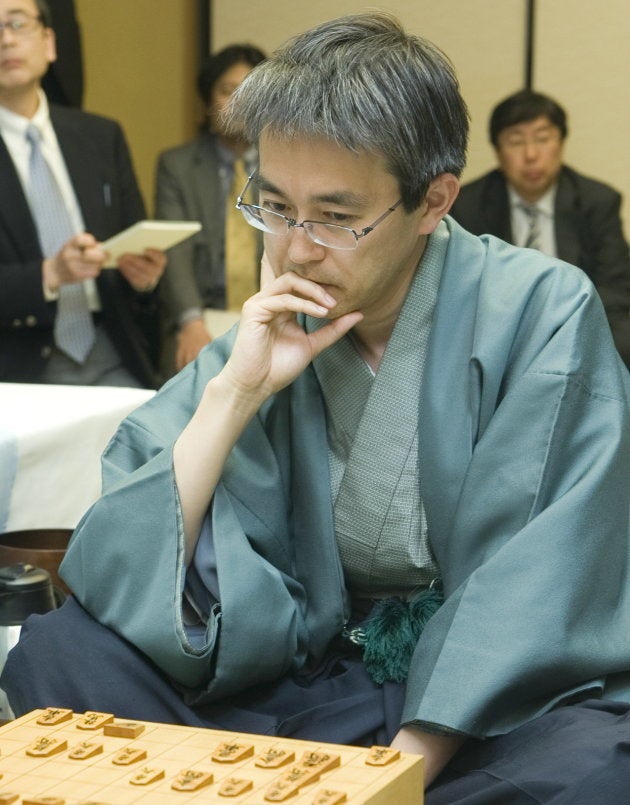 第７１期将棋名人戦七番勝負第１局で森内俊之名人に敗れた羽生善治三冠＝１０日、東京都文京区 撮影日：2013年04月10日