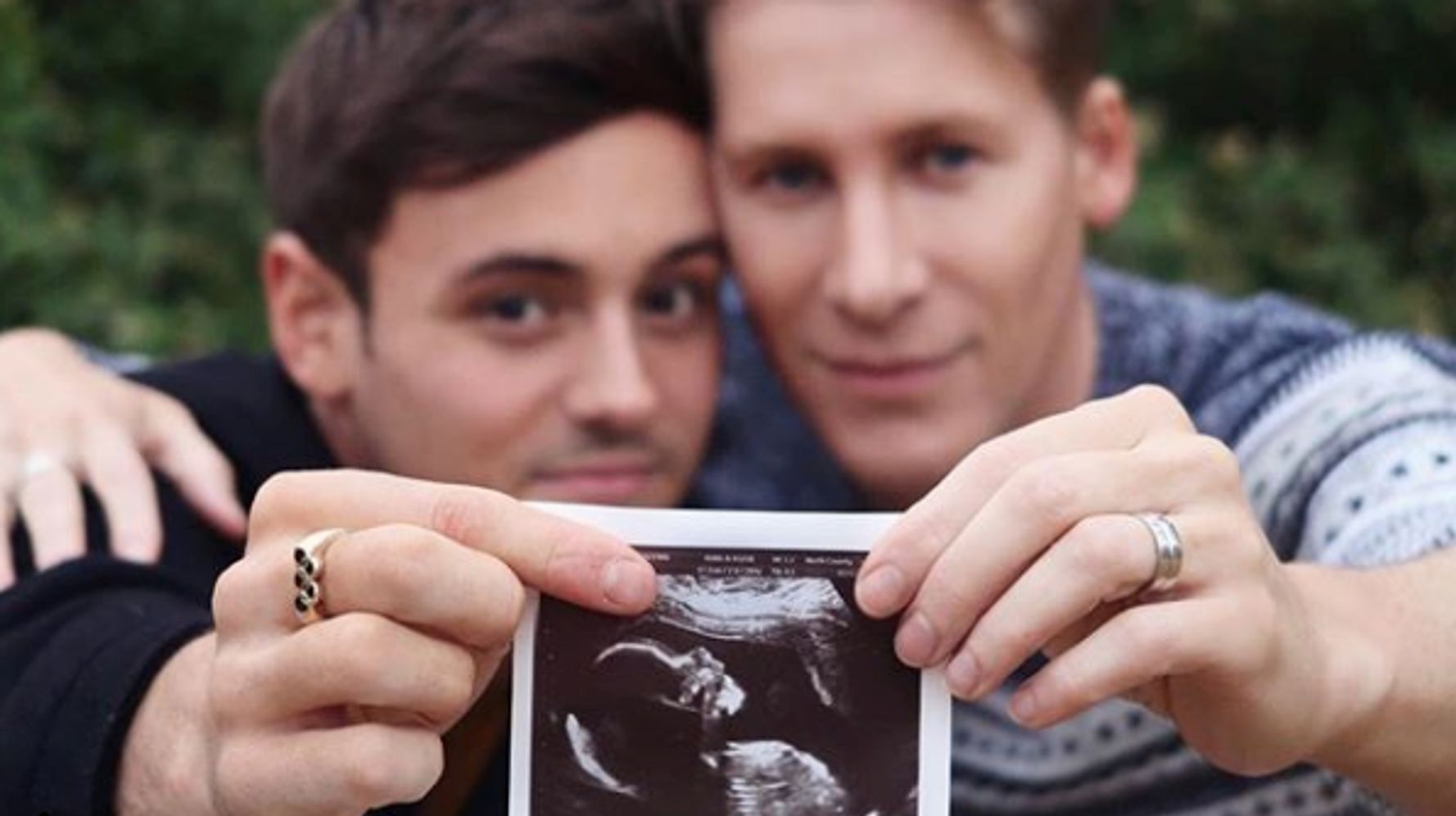 同性婚したオリンピック選手 パパになるよ 赤ちゃんの写真を手に喜びの報告 ハフポスト Life