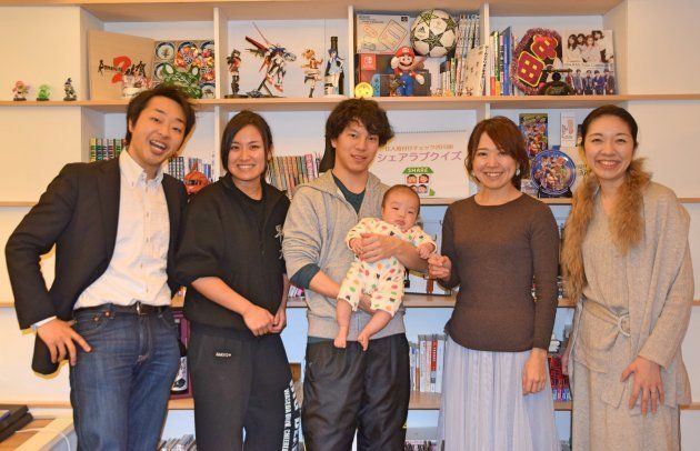（左から）栗山和基さん、木暮美希さん、小野真彰さん、栗山さん夫妻の長男、阿部珠恵さん、栗山奈央美さん